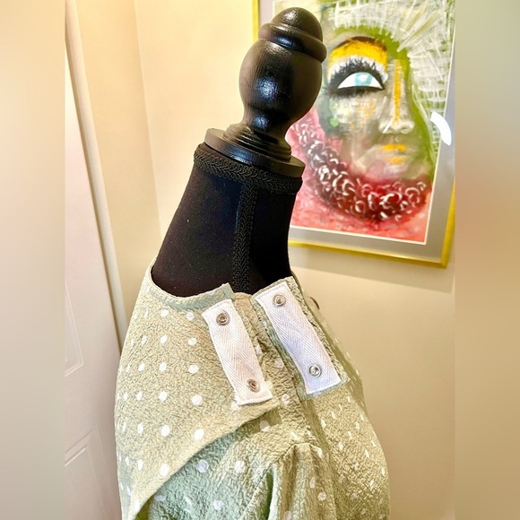 Silverts Adaptive Top, high low, light green w/ white polka dots, snaps&buttons - Picture 7 of 16